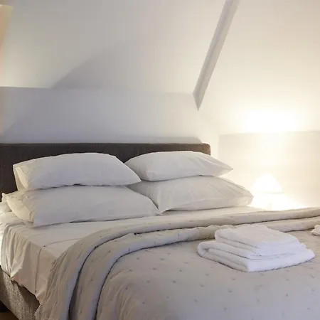 1464, Old Center דירה