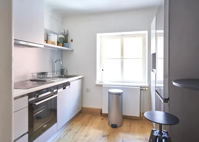 1464, Old Center Apartment *